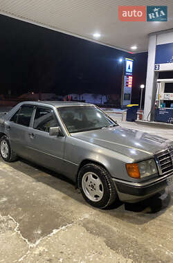 Седан Mercedes-Benz E-Class 1990 в Кам'янець-Подільському