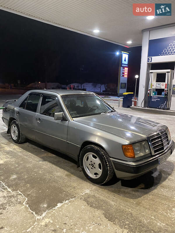 Mercedes-Benz E-Class 1990