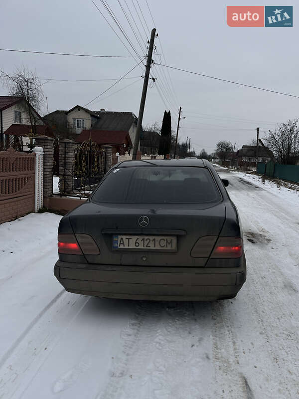 Седан Mercedes-Benz E-Class 2001 в Івано-Франківську
