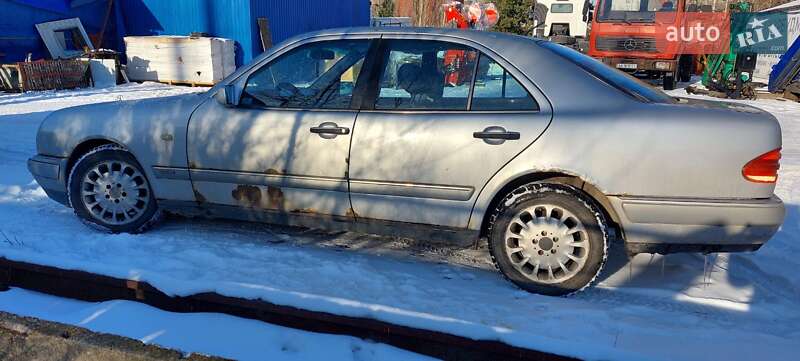 Седан Mercedes-Benz E-Class 1999 в Киеве