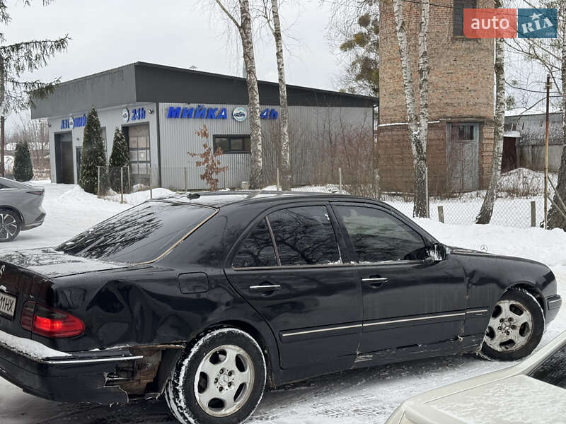 Седан Mercedes-Benz E-Class 2001 в Сарнах