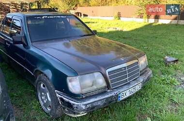 Седан Mercedes-Benz E-Class 1985 в Яремче
