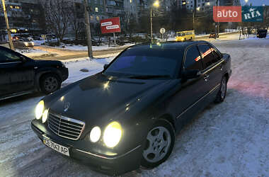 Седан Mercedes-Benz E-Class 2001 в Черновцах