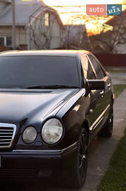 Седан Mercedes-Benz E-Class 1998 в Коломые