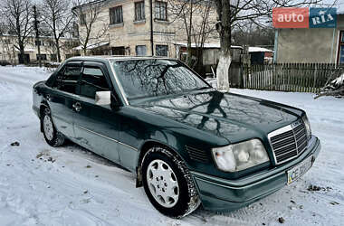 Седан Mercedes-Benz E-Class 1994 в Чернівцях