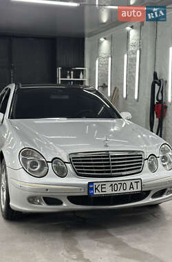 Седан Mercedes-Benz E-Class 2002 в Киеве