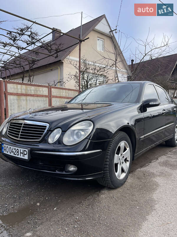 Mercedes-Benz E-Class 2005
