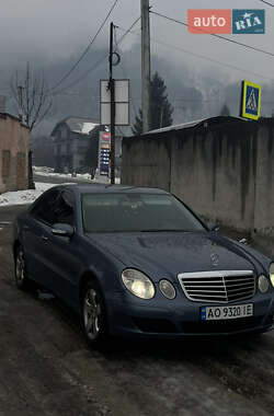 Седан Mercedes-Benz E-Class 2003 в Рахові