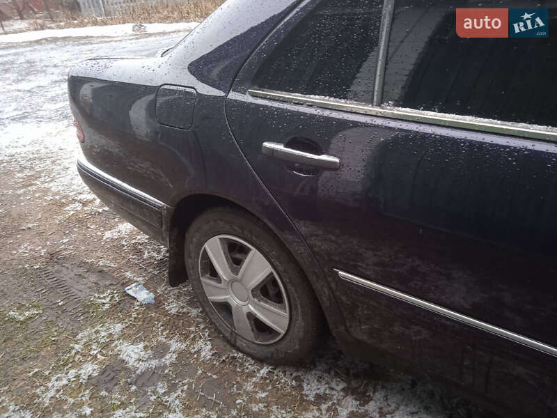 Седан Mercedes-Benz E-Class 1997 в Сребном
