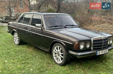 Седан Mercedes-Benz E-Class 1981 в Черновцах