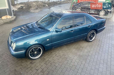 Седан Mercedes-Benz E-Class 1996 в Львове