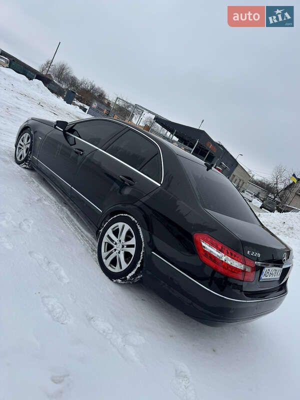 Седан Mercedes-Benz E-Class 2010 в Гайсине