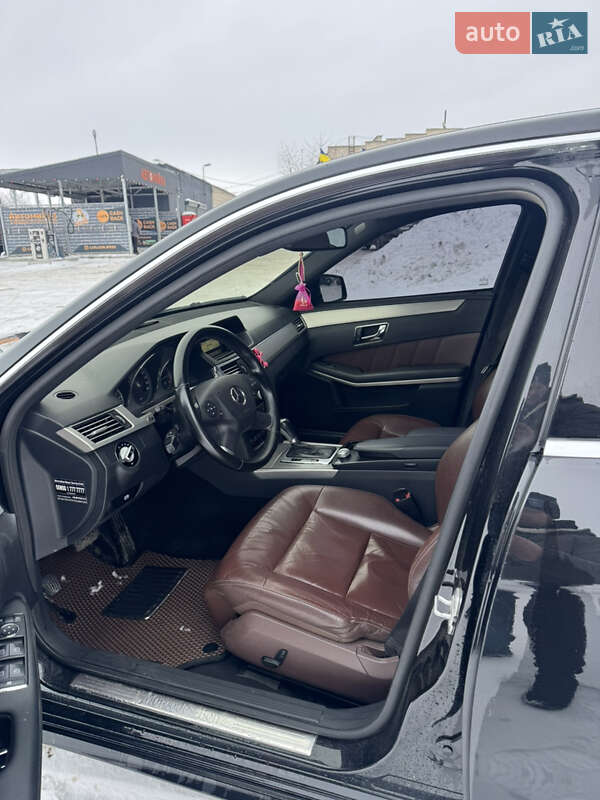 Седан Mercedes-Benz E-Class 2010 в Гайсине