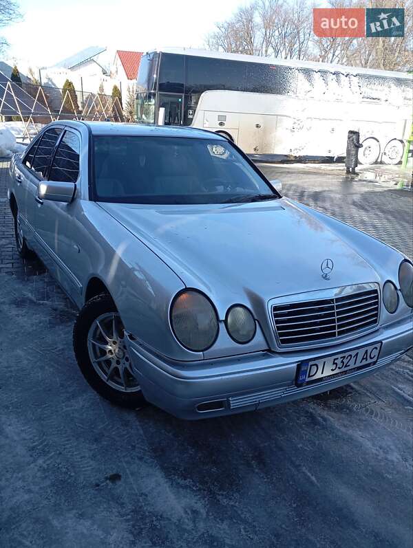 Седан Mercedes-Benz E-Class 1997 в Кицмани
