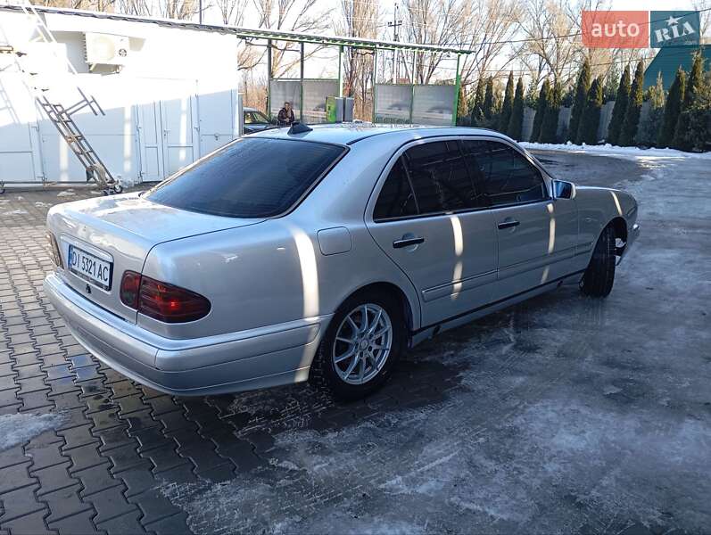 Седан Mercedes-Benz E-Class 1997 в Кицмани