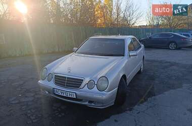 Седан Mercedes-Benz E-Class 2000 в Луцке