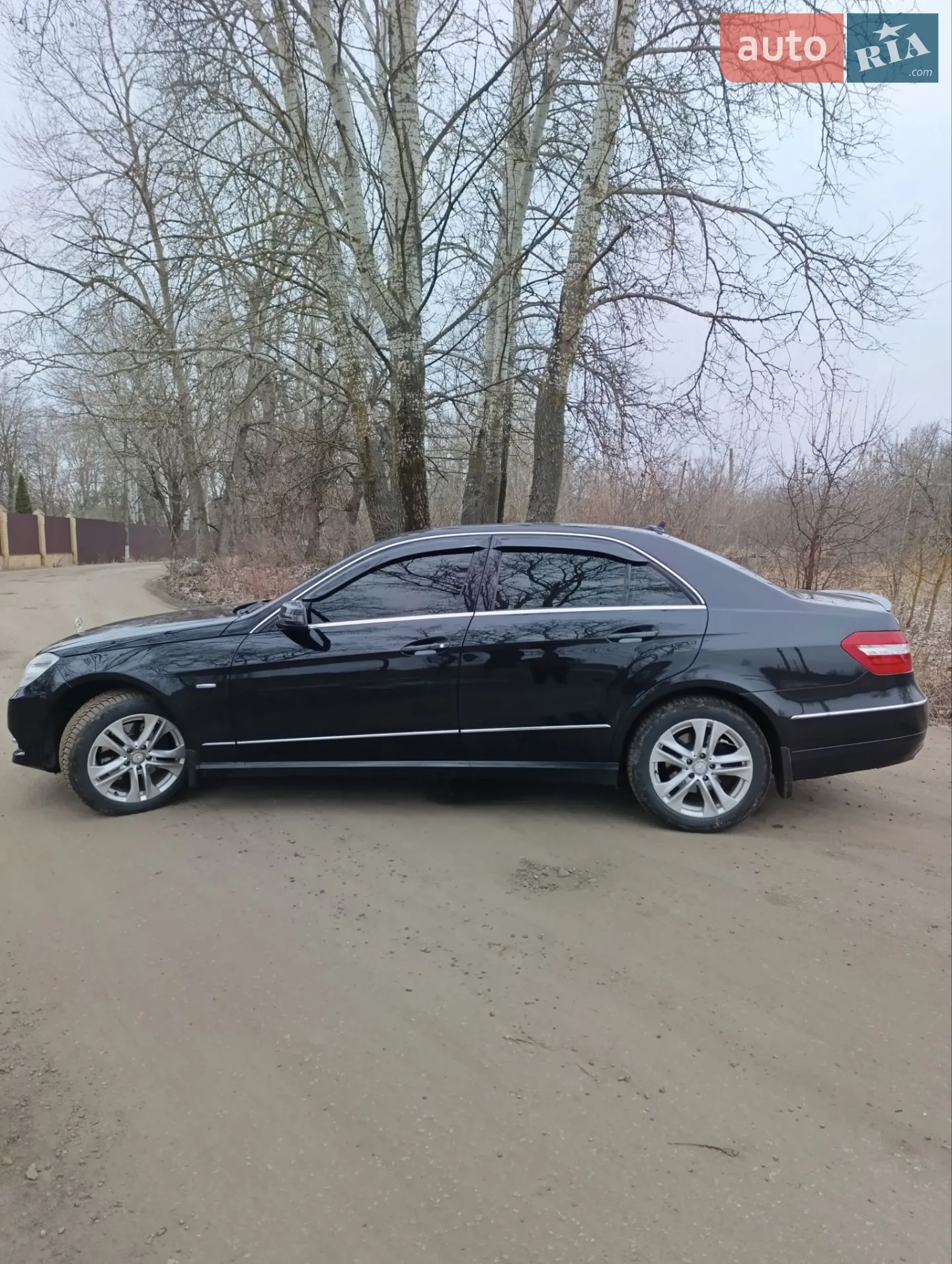 Mercedes-Benz E Class 2011 VIN WDD2120481A482349 фото оголошення 4 з 5