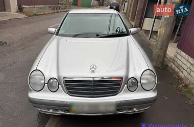 Седан Mercedes-Benz E-Class 2000 в Києві