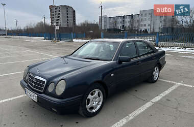 Седан Mercedes-Benz E-Class 1999 в Черновцах