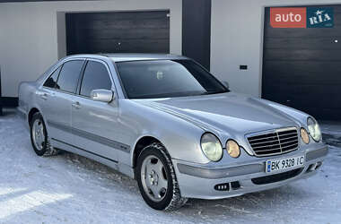 Седан Mercedes-Benz E-Class 2001 в Ровно