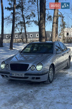 Седан Mercedes-Benz E-Class 1998 в Нетешине