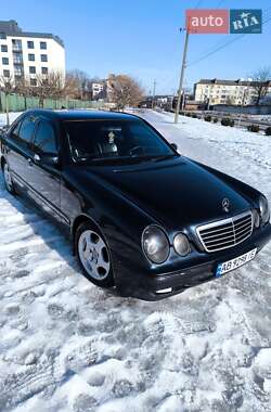 Седан Mercedes-Benz E-Class 2001 в Вінниці