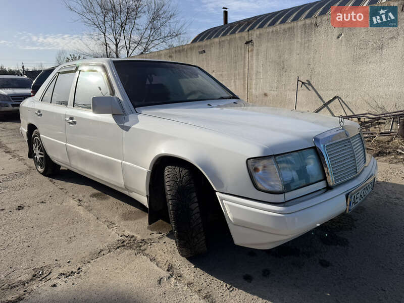 Mercedes-Benz E-Class 1988