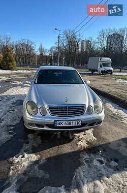 Седан Mercedes-Benz E-Class 2004 в Киеве