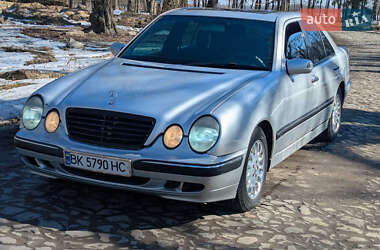 Седан Mercedes-Benz E-Class 1998 в Млинове