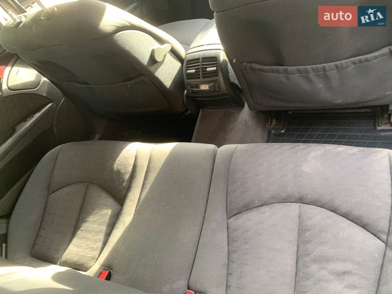 Универсал Mercedes-Benz E-Class 2004 в Черновцах