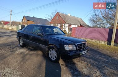 Седан Mercedes-Benz E-Class 1995 в Старій Вижівці
