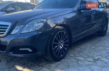 Седан Mercedes-Benz E-Class 2010 в Львові