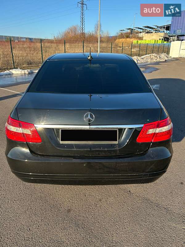 Седан Mercedes-Benz E-Class 2011 в Ровно