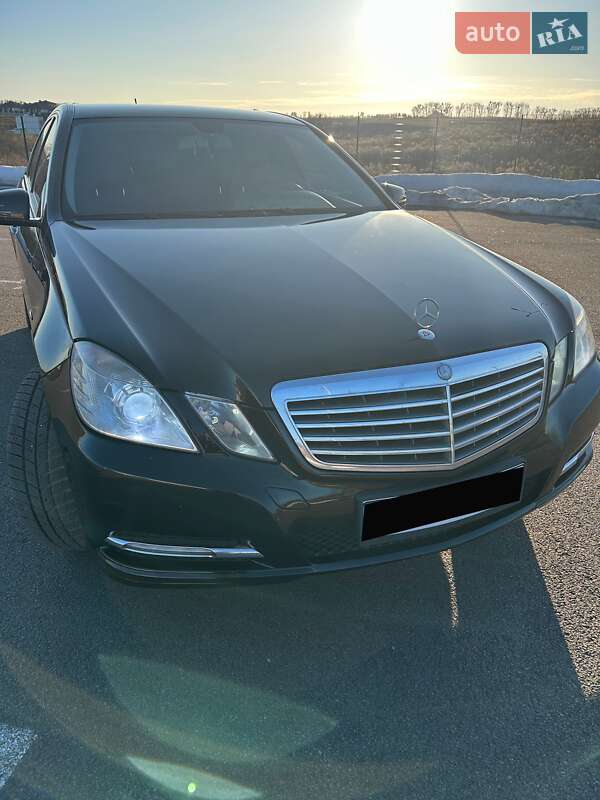 Седан Mercedes-Benz E-Class 2011 в Ровно