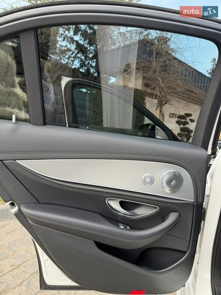 Седан Mercedes-Benz E-Class 2016 в Львові