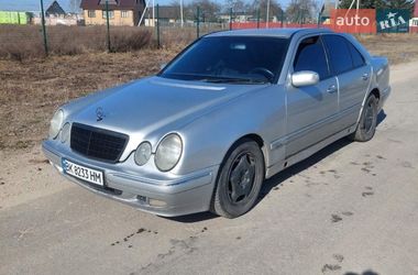 Седан Mercedes-Benz E-Class 2000 в Сарнах