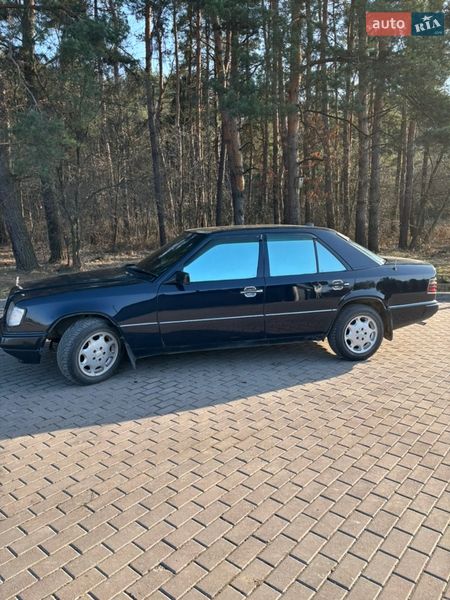 Седан Mercedes-Benz E-Class 1988 в Яворове