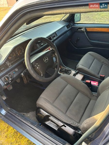 Седан Mercedes-Benz E-Class 1988 в Яворове