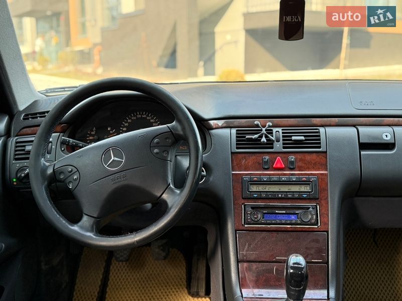 Седан Mercedes-Benz E-Class 2000 в Тернополе
