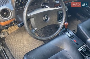 Седан Mercedes-Benz E-Class 1983 в Мостиске