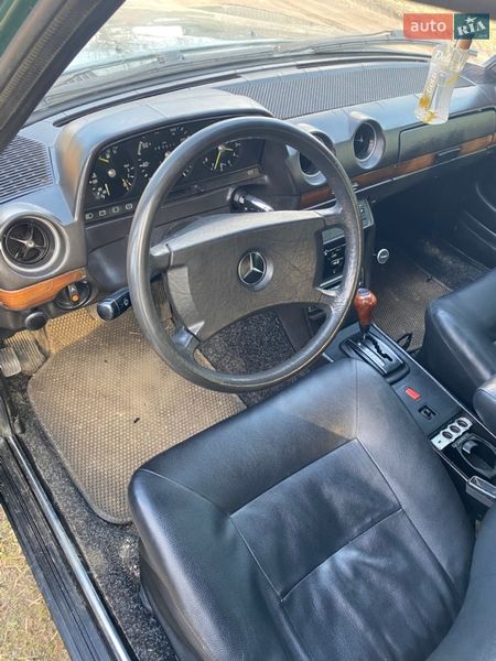 Седан Mercedes-Benz E-Class 1983 в Мостиске