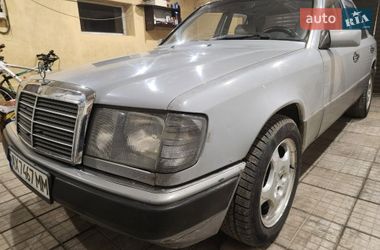 Седан Mercedes-Benz E-Class 1990 в Коротичу