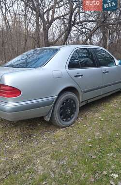 Седан Mercedes-Benz E-Class 1996 в Косові