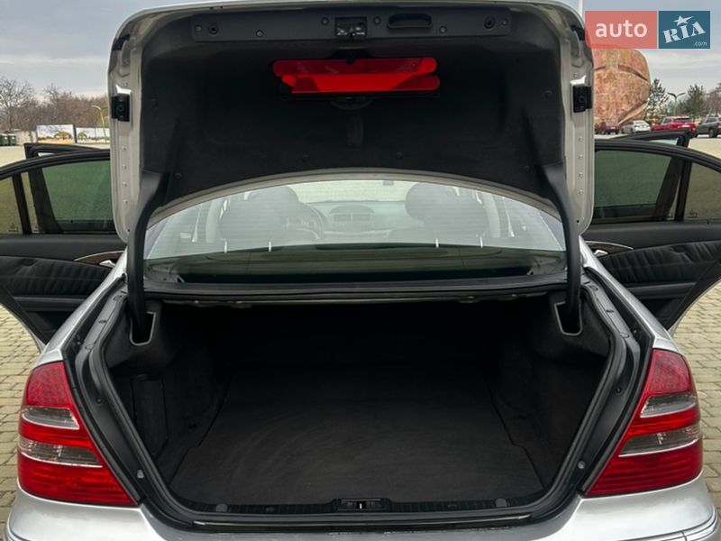 Седан Mercedes-Benz E-Class 2004 в Одессе