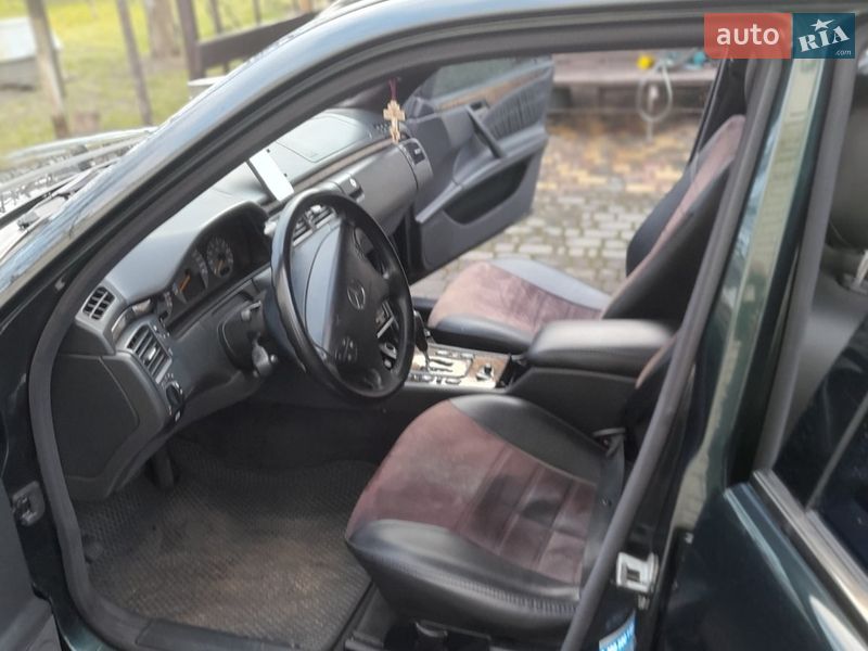 Седан Mercedes-Benz E-Class 2001 в Киеве