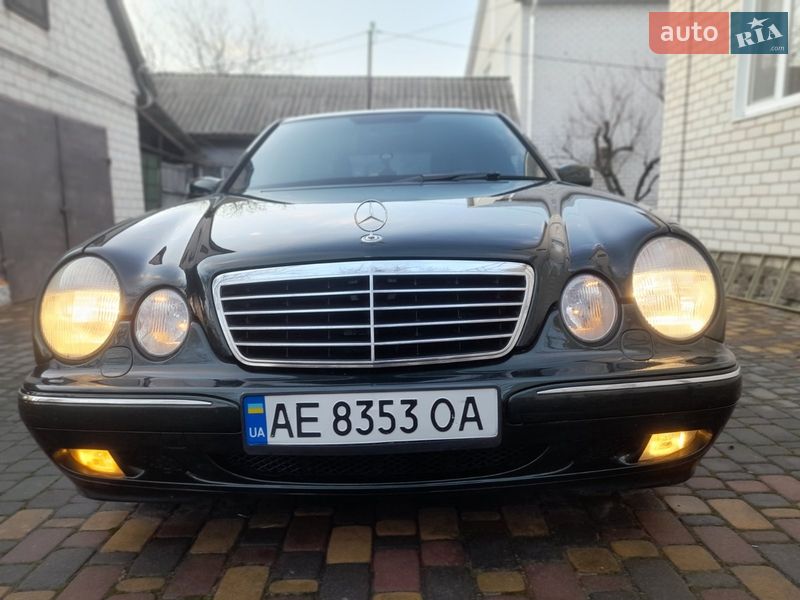 Седан Mercedes-Benz E-Class 2001 в Киеве