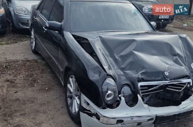 Седан Mercedes-Benz E-Class 2001 в Днепре