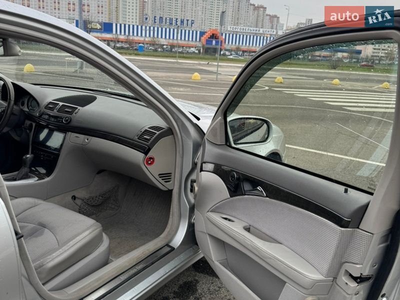 Седан Mercedes-Benz E-Class 2002 в Києві