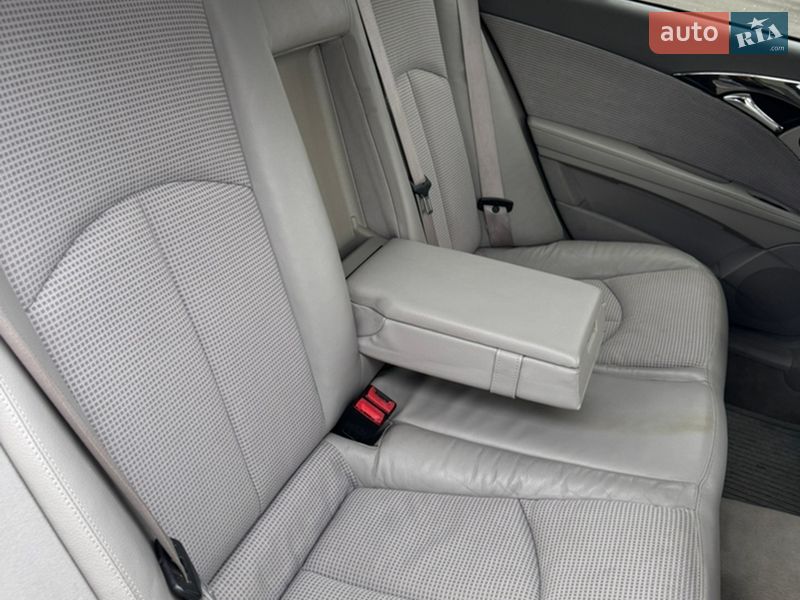 Седан Mercedes-Benz E-Class 2002 в Києві