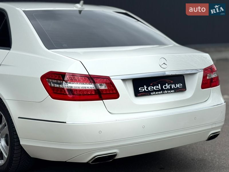 Седан Mercedes-Benz E-Class 2012 в Николаеве